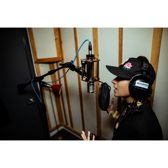 NEW ERA • Black NY Yankees Rose Edition Embroidered Baseball Cap - Picture 10 of 16